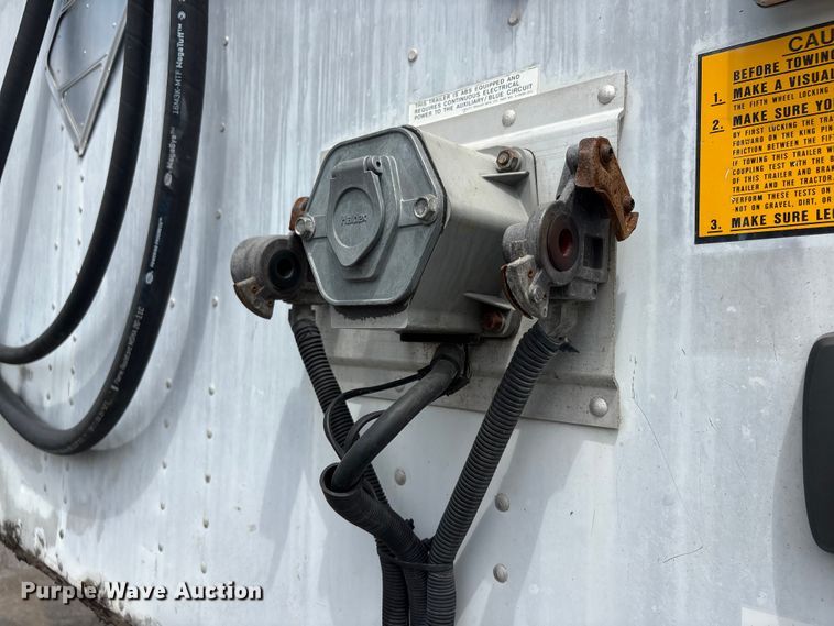 image for item EI5815 2008 Utility VS2DX dry van trailer