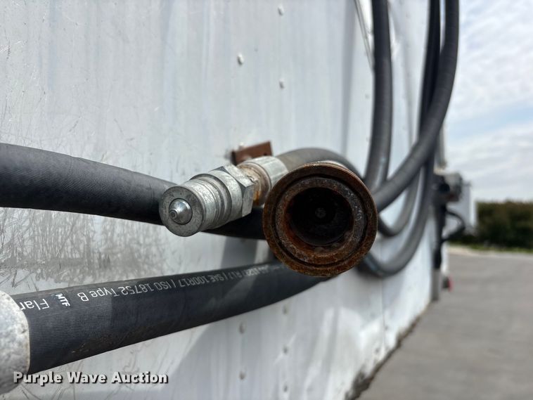 image for item EI5815 2008 Utility VS2DX dry van trailer