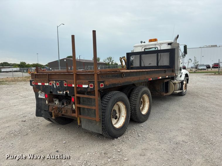 image for item EI5847 1995 International 9200 flatbed truck