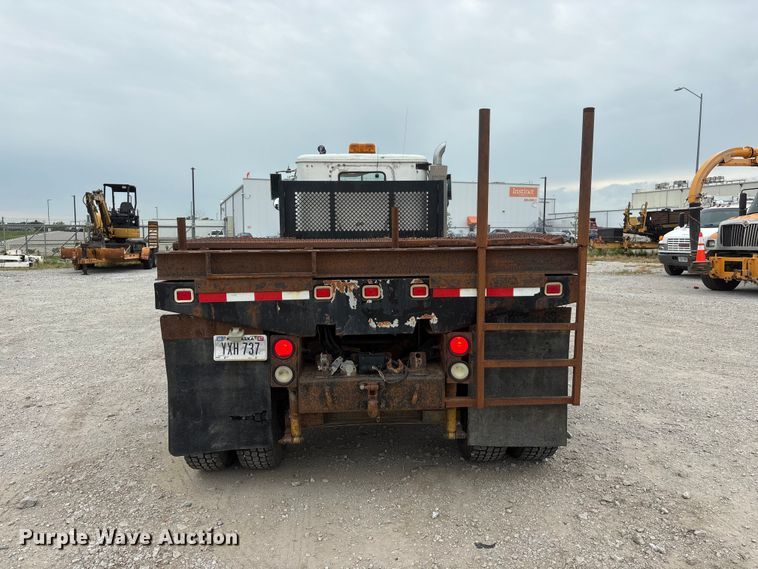 image for item EI5847 1995 International 9200 flatbed truck