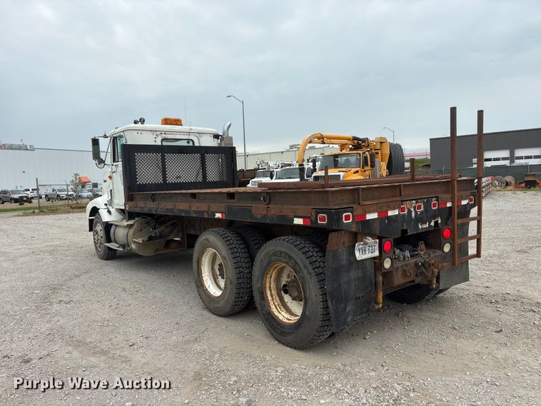 image for item EI5847 1995 International 9200 flatbed truck