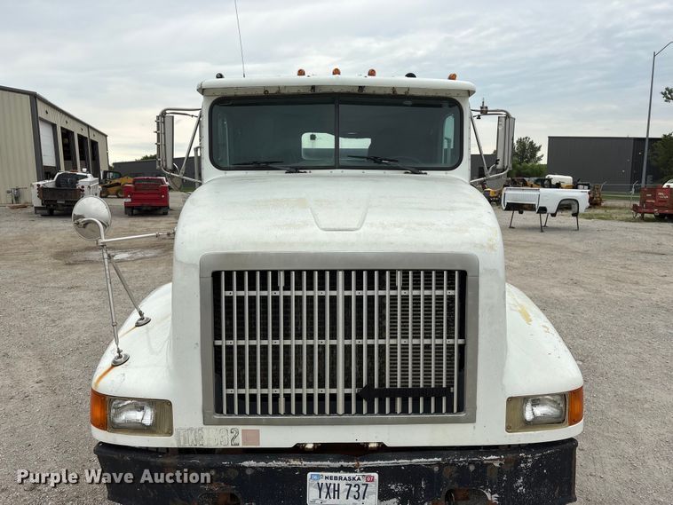 image for item EI5847 1995 International 9200 flatbed truck