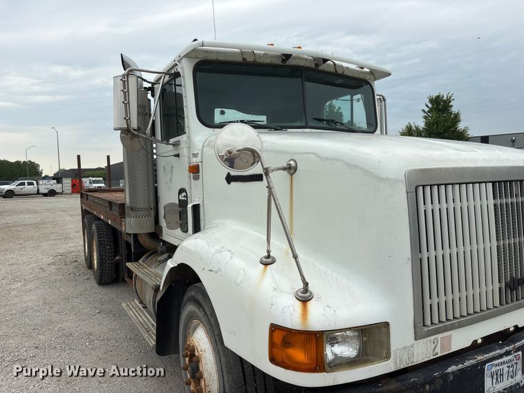 image for item EI5847 1995 International 9200 flatbed truck