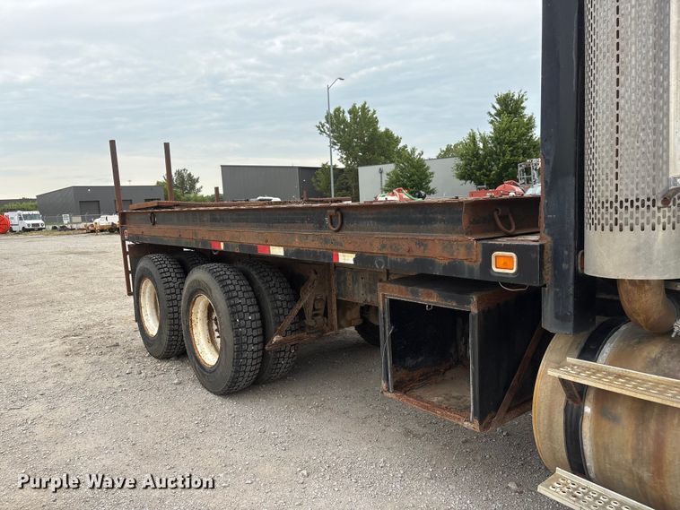 image for item EI5847 1995 International 9200 flatbed truck