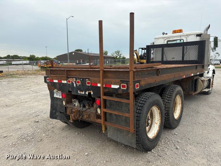 image for item EI5847 1995 International 9200 flatbed truck