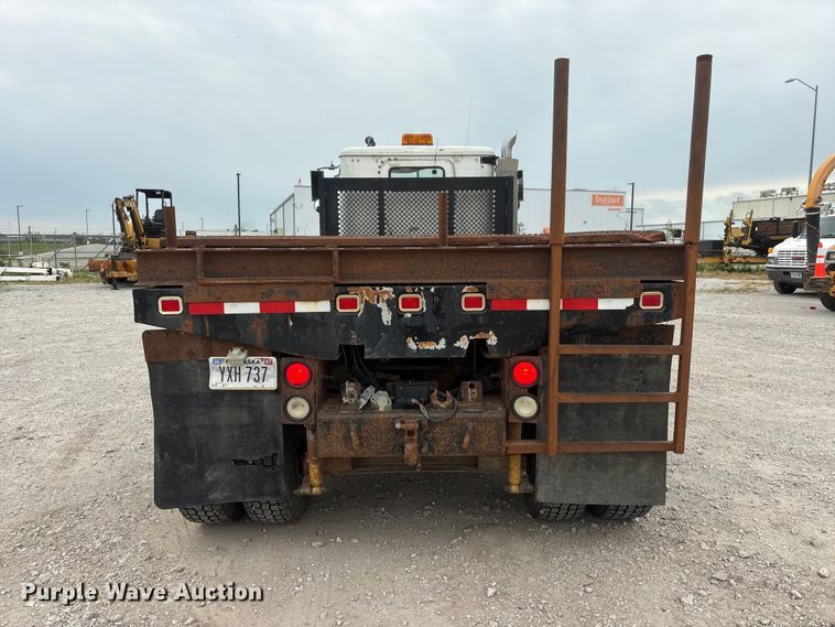 image for item EI5847 1995 International 9200 flatbed truck