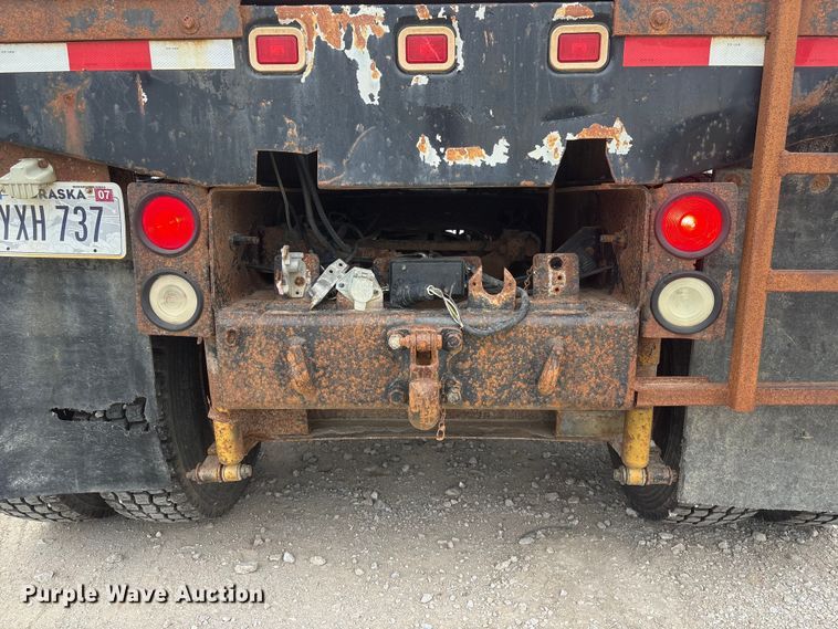image for item EI5847 1995 International 9200 flatbed truck