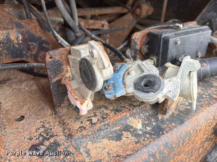 image for item EI5847 1995 International 9200 flatbed truck