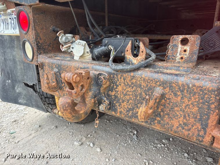 image for item EI5847 1995 International 9200 flatbed truck