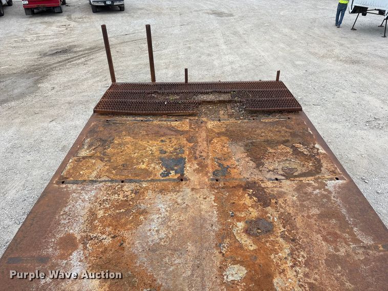 image for item EI5847 1995 International 9200 flatbed truck