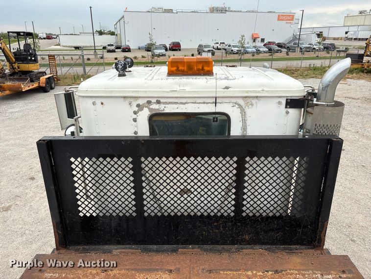 image for item EI5847 1995 International 9200 flatbed truck