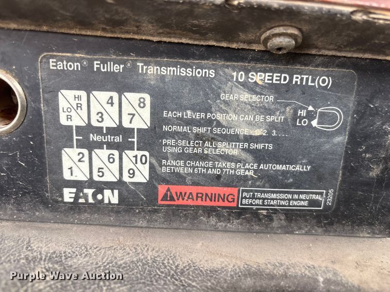image for item EI5847 1995 International 9200 flatbed truck