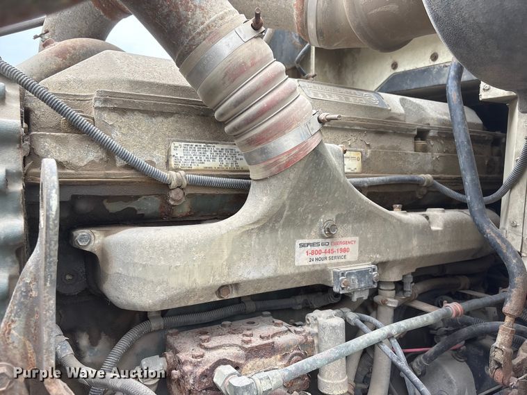 image for item EI5847 1995 International 9200 flatbed truck