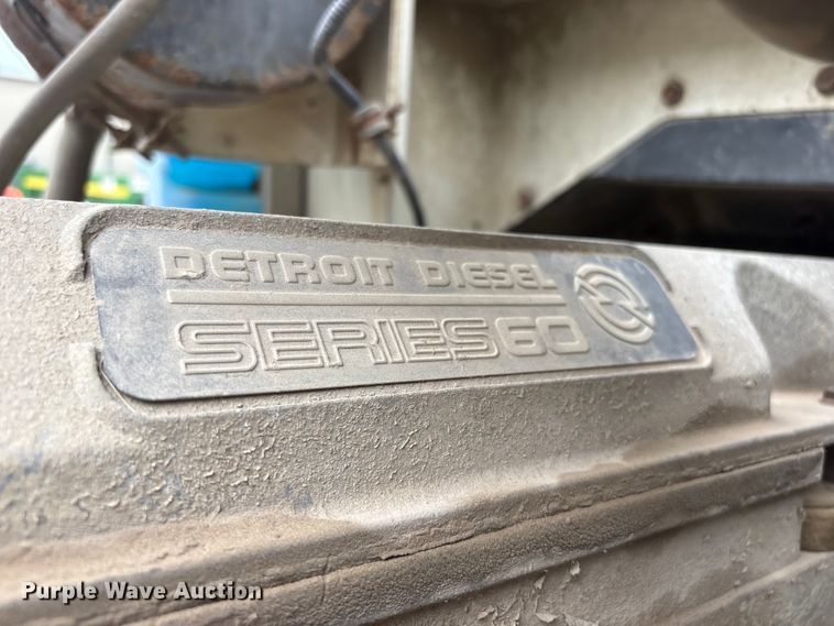 image for item EI5847 1995 International 9200 flatbed truck