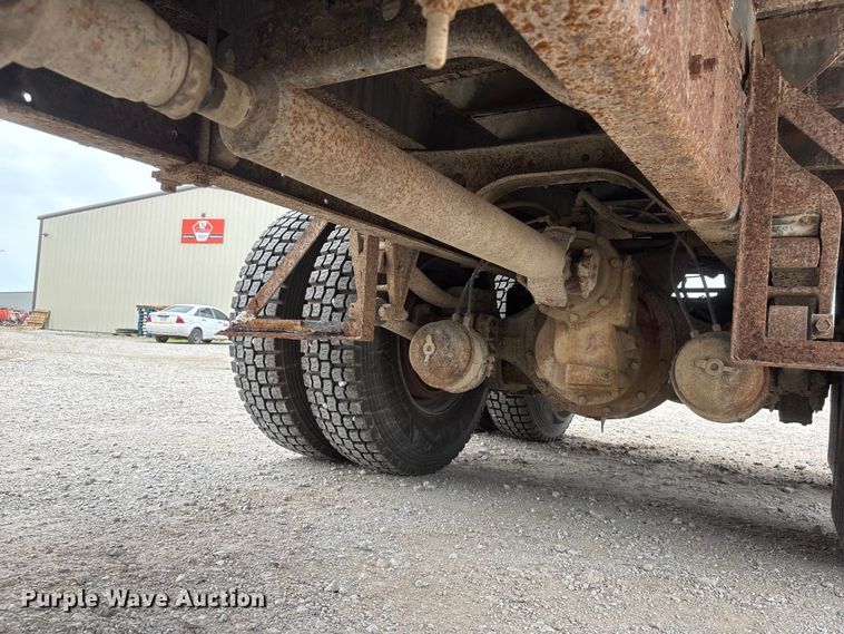 image for item EI5847 1995 International 9200 flatbed truck