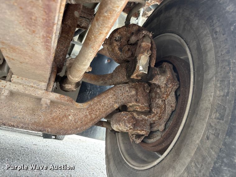 image for item EI5847 1995 International 9200 flatbed truck