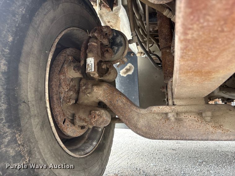 image for item EI5847 1995 International 9200 flatbed truck