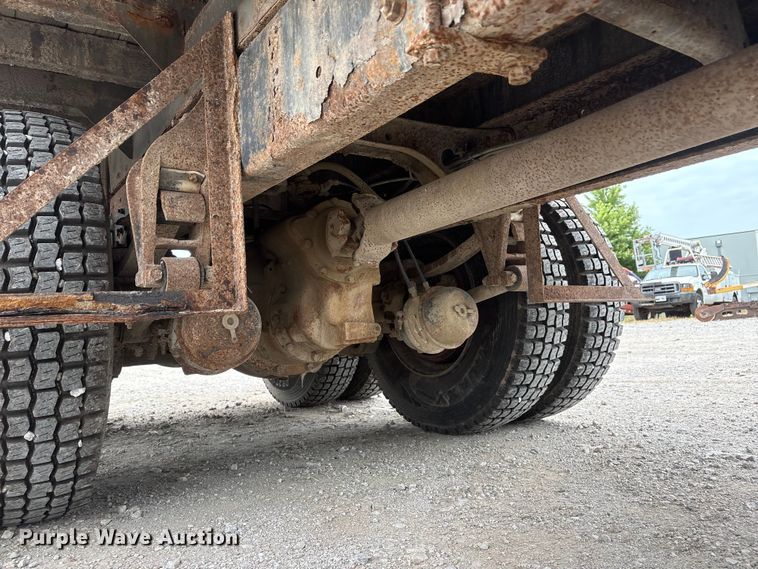 image for item EI5847 1995 International 9200 flatbed truck
