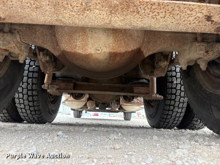 image for item EI5847 1995 International 9200 flatbed truck