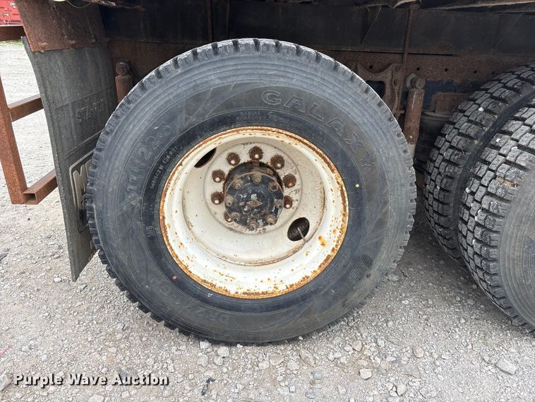 image for item EI5847 1995 International 9200 flatbed truck