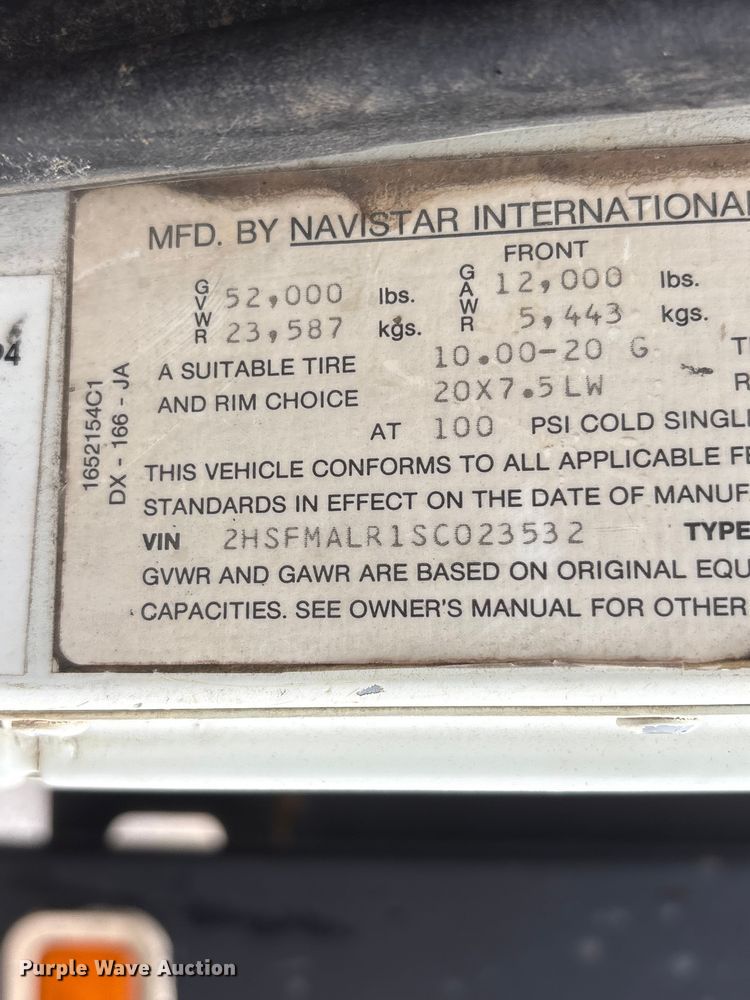 image for item EI5847 1995 International 9200 flatbed truck