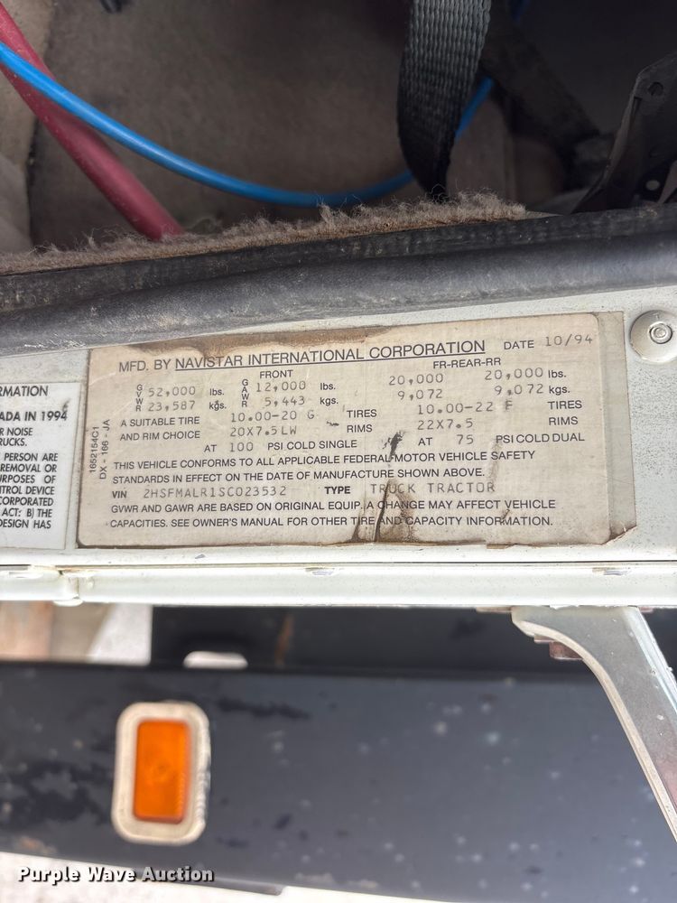 image for item EI5847 1995 International 9200 flatbed truck