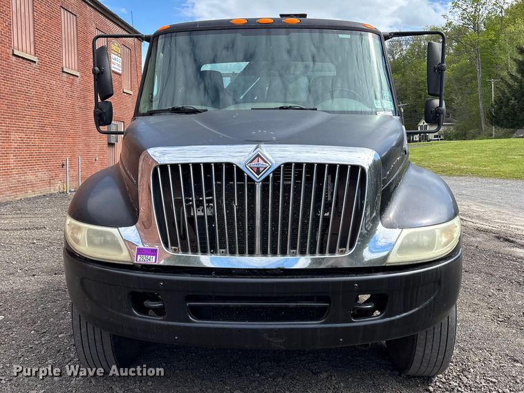image for item EM0103 2004 International 4300 utility / service truck