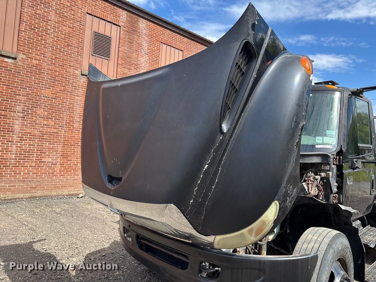 image for item EM0103 2004 International 4300 utility / service truck