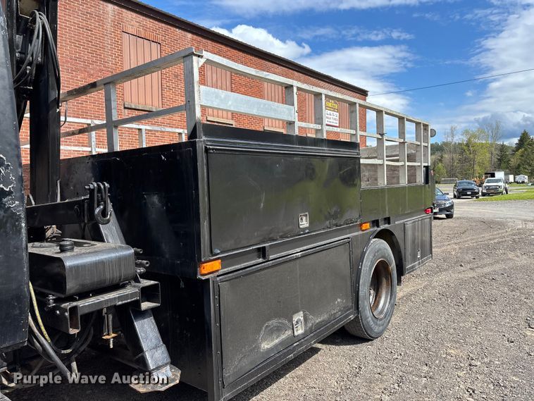 image for item EM0103 2004 International 4300 utility / service truck