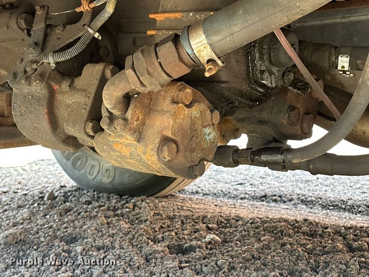 image for item EM0103 2004 International 4300 utility / service truck