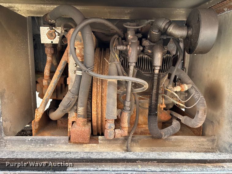 image for item EM0103 2004 International 4300 utility / service truck