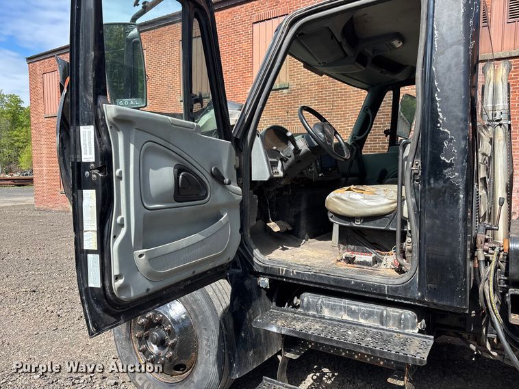 image for item EM0103 2004 International 4300 utility / service truck