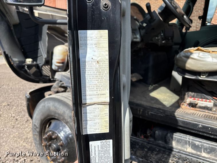 image for item EM0103 2004 International 4300 utility / service truck