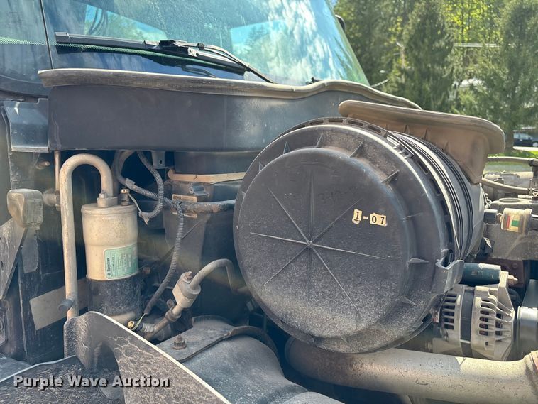 image for item EM0103 2004 International 4300 utility / service truck