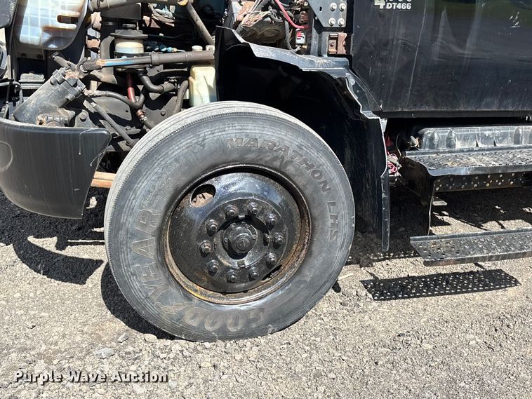 image for item EM0103 2004 International 4300 utility / service truck