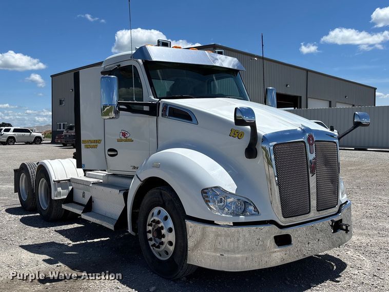 image for item EM2450 2016 Kenworth T680 semi truck