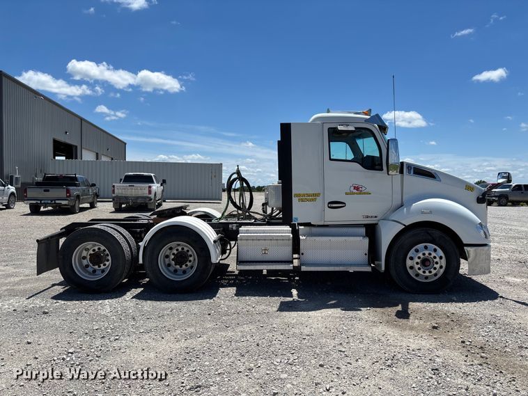 image for item EM2450 2016 Kenworth T680 semi truck