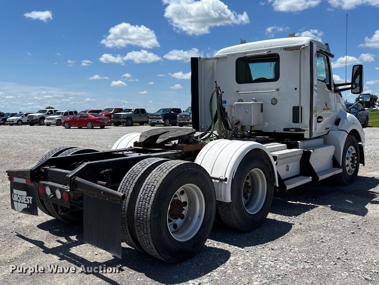 image for item EM2450 2016 Kenworth T680 semi truck