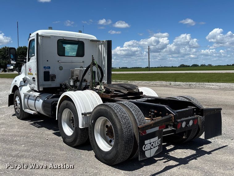 image for item EM2450 2016 Kenworth T680 semi truck