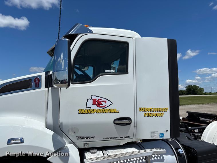 image for item EM2450 2016 Kenworth T680 semi truck