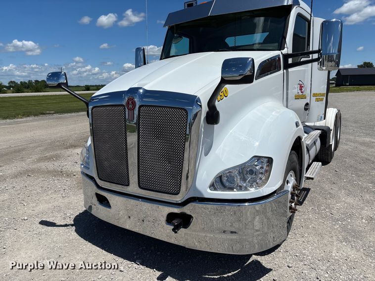 image for item EM2450 2016 Kenworth T680 semi truck