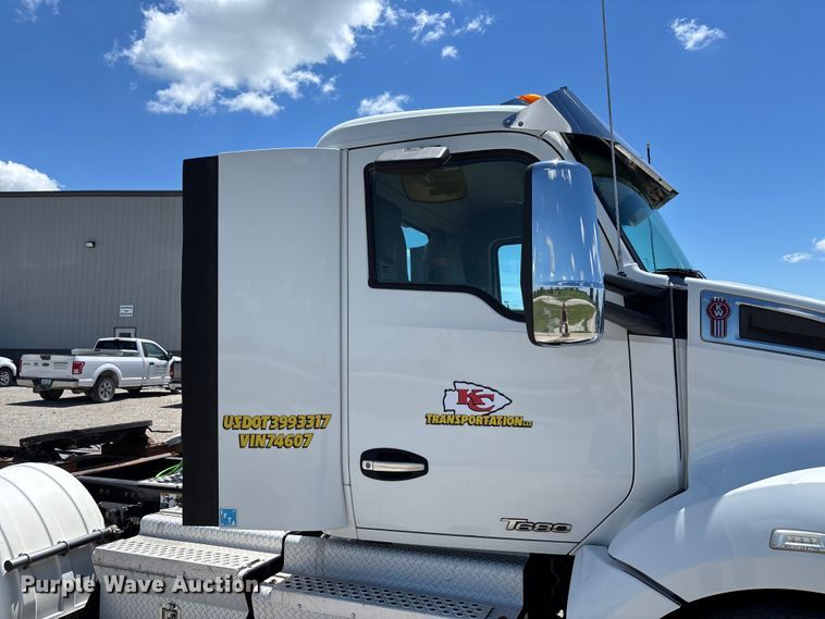 image for item EM2450 2016 Kenworth T680 semi truck