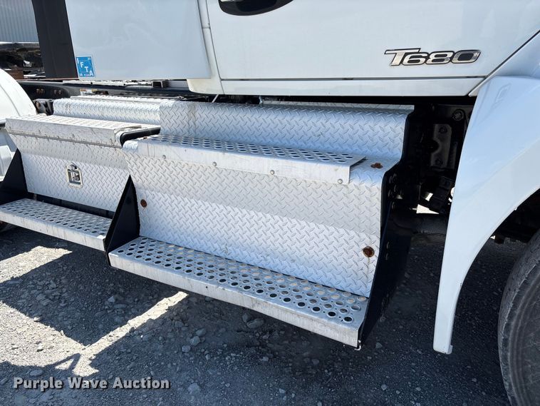 image for item EM2450 2016 Kenworth T680 semi truck