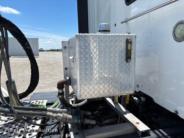 image for item EM2450 2016 Kenworth T680 semi truck