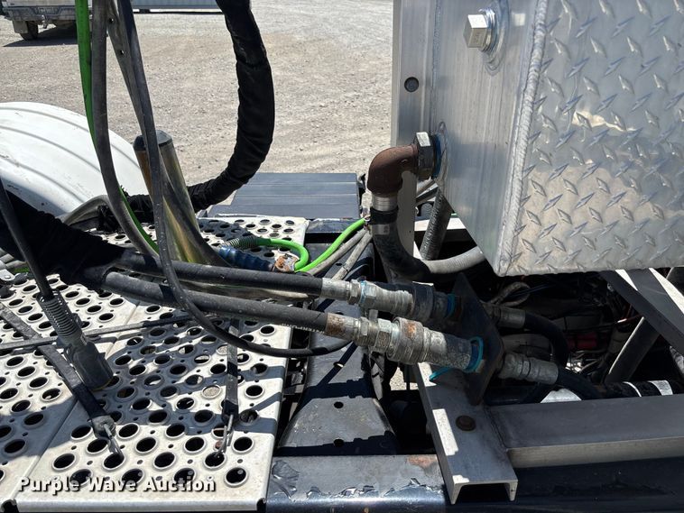 image for item EM2450 2016 Kenworth T680 semi truck