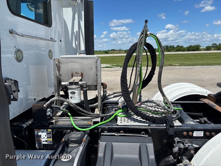 image for item EM2450 2016 Kenworth T680 semi truck