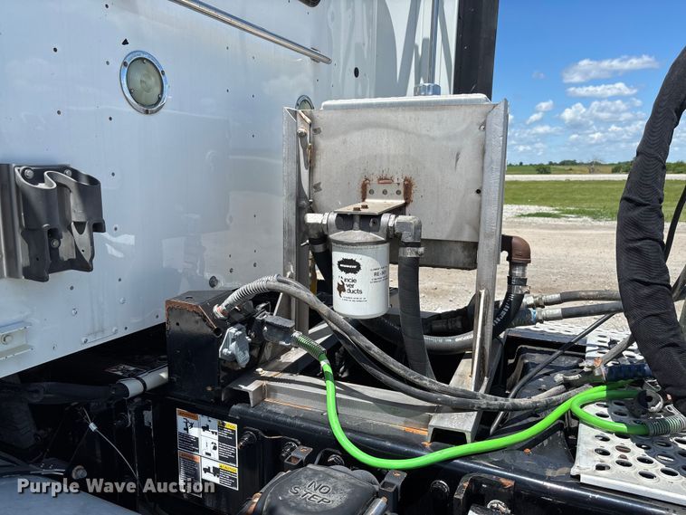 image for item EM2450 2016 Kenworth T680 semi truck