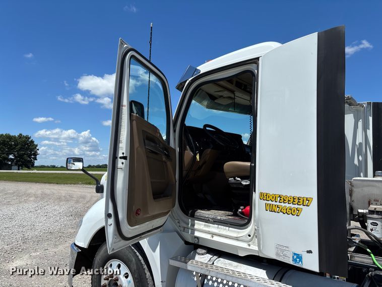 image for item EM2450 2016 Kenworth T680 semi truck