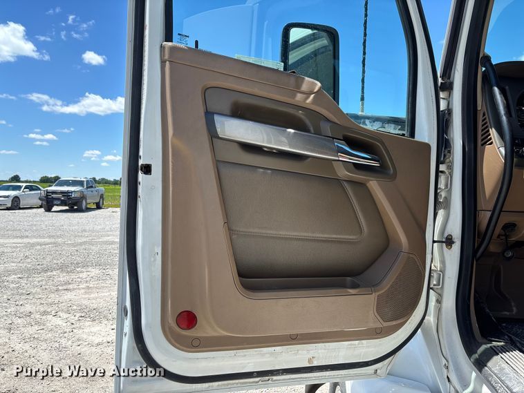 image for item EM2450 2016 Kenworth T680 semi truck