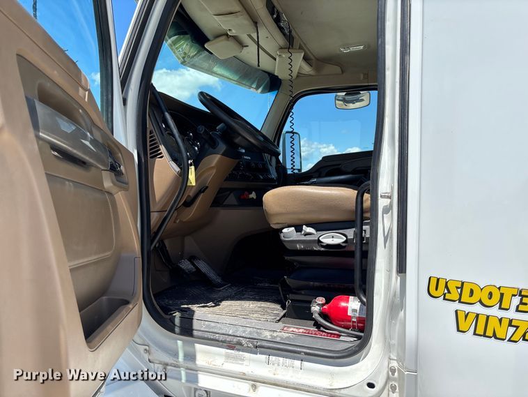 image for item EM2450 2016 Kenworth T680 semi truck